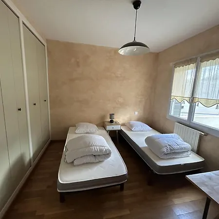 Vakantiehuis House Of Dreamers - 6 Bedrooms - 12 People - Near