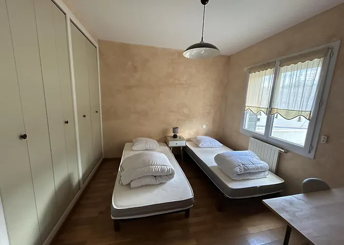 Vakantiehuis House Of Dreamers - 6 Bedrooms - 12 People - Near