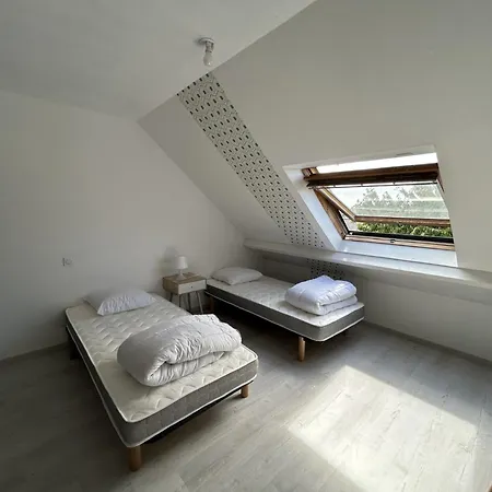 House Of Dreamers - 6 Bedrooms - 12 People - Near Holiday home *