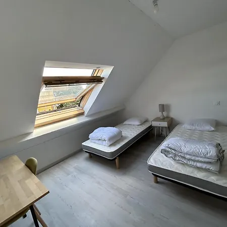 House Of Dreamers - 6 Bedrooms - 12 People - Near Holiday home