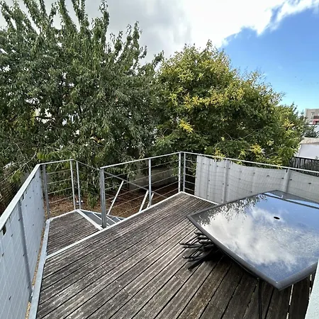 House Of Dreamers - 6 Bedrooms - 12 People - Near Holiday home *