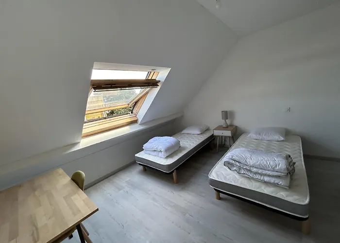 House Of Dreamers - 6 Bedrooms - 12 People - Near Holiday home