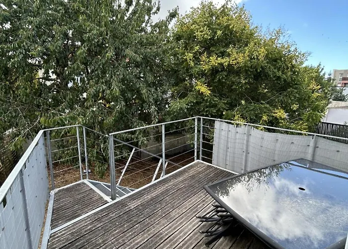 House Of Dreamers - 6 Bedrooms - 12 People - Near Holiday home *